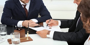 En estos tres supuestos, los notarios están facultados para corregir el registro civil